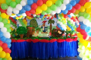 ideas para decorar con globos una fiesta del pajaro carpintero