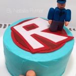 pastel sencillo para fiesta de roblox