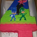 piñata de heroes en pijama