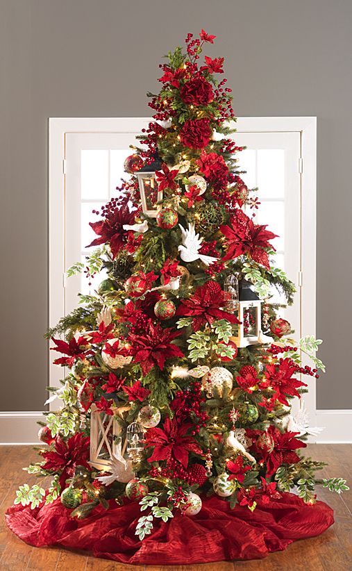 los mejores arboles de navidad decorados con rojo y dorado