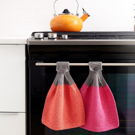 Ideas para decorar la puerta del horno con manualidades de tela