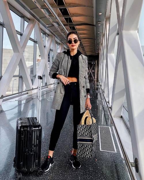 outfit para viajar en avion mujer elegante y a la moda
