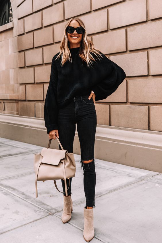 Looks casuales con suéter y jeans negros