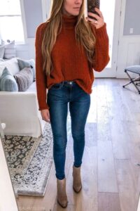 Looks casuales con suéteres cafés