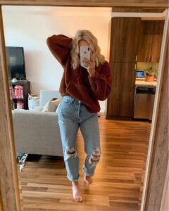Maxi suéter con mom jeans