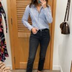 Opta por jeans oscuros para vestir para el trabajo