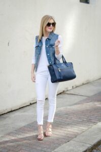 Outfits con jeans blancos rotos