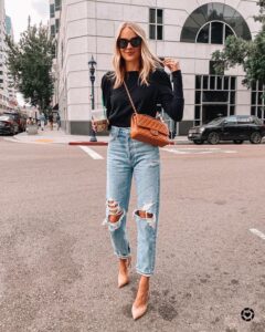 Outfits elegantes con jeans perfectos para ir a trabajar si eres una mujer madura