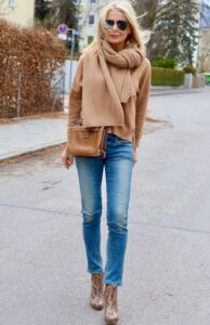 Looks casuales con suéteres tejidos y jeans