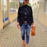 Outfits casuales con jeans para mujeres maduras
