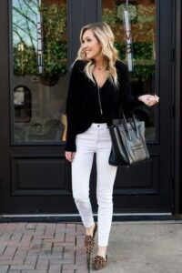 Blusas negras con jeans blancos