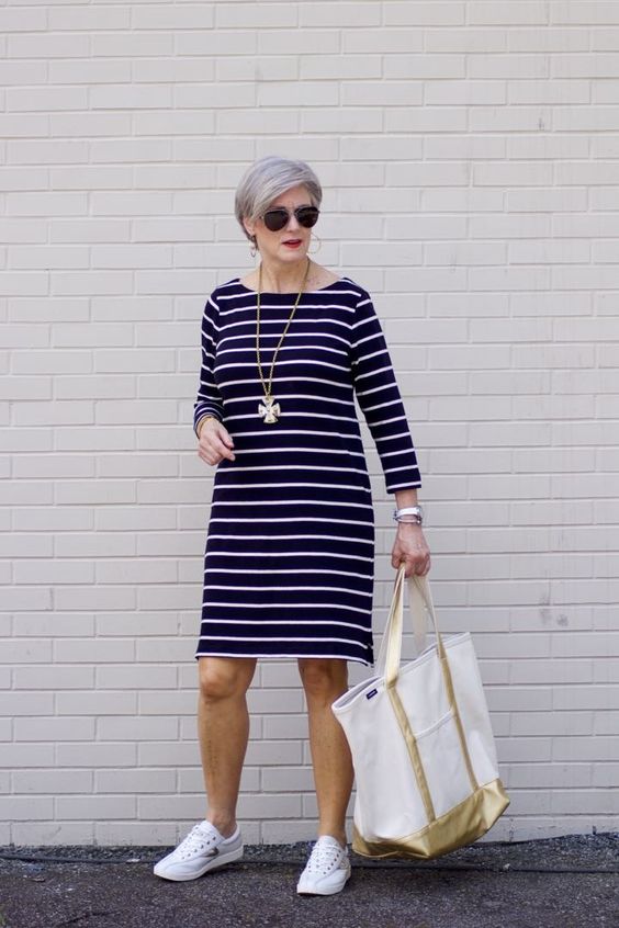 Diferentes estilos de vestidos para señoras de 60