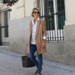 Looks casuales con jeans para mujeres maduras