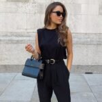 Ideas de outfits en color negro para mujeres de 40