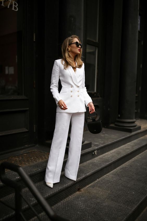 Clásico traje sastre color blanco