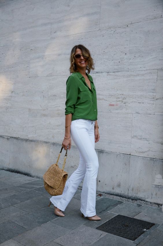 Blusas coloridas con jeans blancos para verano