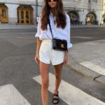 Outfits con shorts estilo minimalista para verano