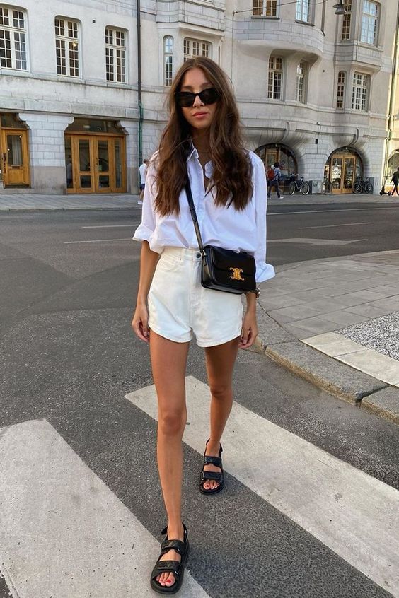 Outfits con shorts estilo minimalista para verano